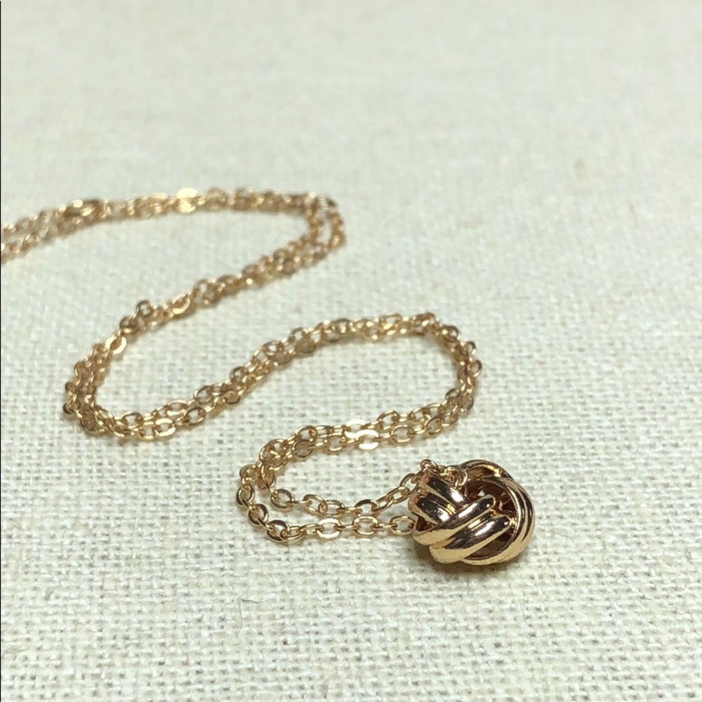 Dainty Preppy Tiny Gold Knot Chain Necklace